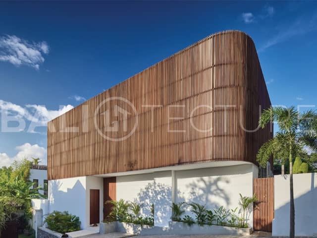 Luxurious 5-Bedroom Villa For Sale in Pererenan, Pererenan