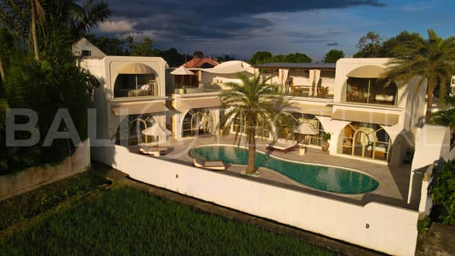 Modern Mediterranean 5 Bedroom Villa in Peaceful Area of Cepaka for Sale, Tabanan