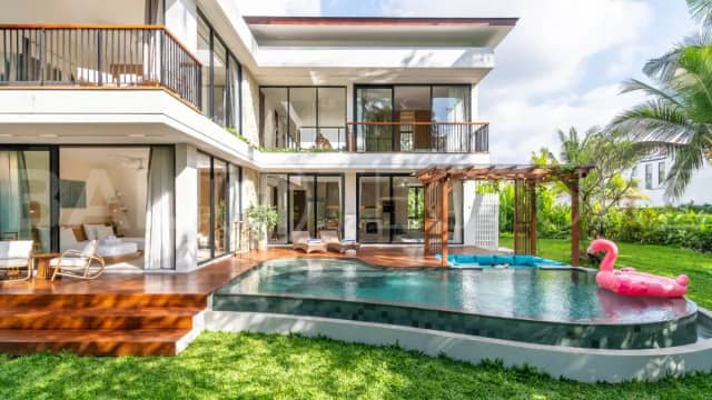 Spacious 3 Bedroom Luxury Villa in a Quiet Area Just Minutes from Ubud Center, Ubud