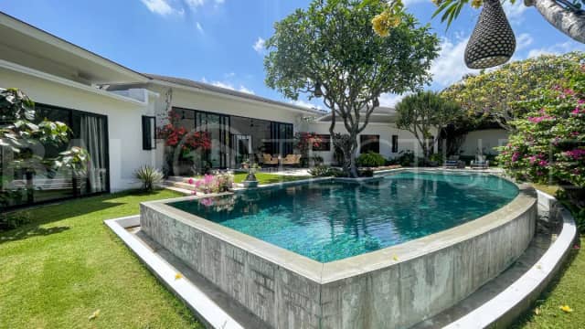 Spacious 3 Bedroom Villa for Sale in the Heart of Umalas, Seminyak