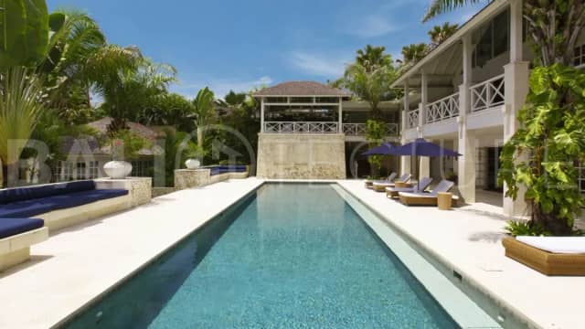 Uluwatu Prestige: Freehold Colonial Villa with 5 Bedrooms, Pool, and Lush Gardens, Uluwatu