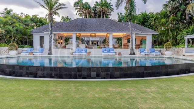 Timeless Colonial Style Clifftop Villa in Uluwatu Luxury Living with Ocean Views, Uluwatu