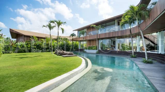 Tropical Grand Villa for Sale in Tumbak Bayuh Bali, Canggu