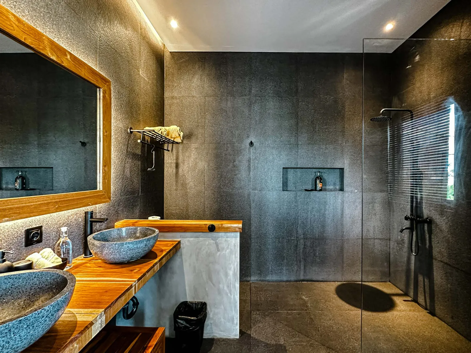 2-BEDROOM CONTEMPORARY VILLA IN CANGGU 10