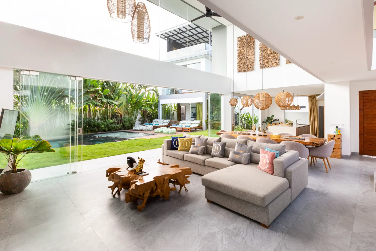 5 BEDROOM STUNNING MODERN STYLE VILLA IN PRIME AREA CANGGU 10