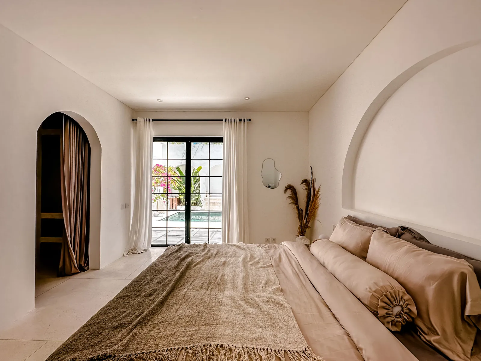 2-BEDROOM MEDITERRANEAN DESIGN IN CANGGU 9