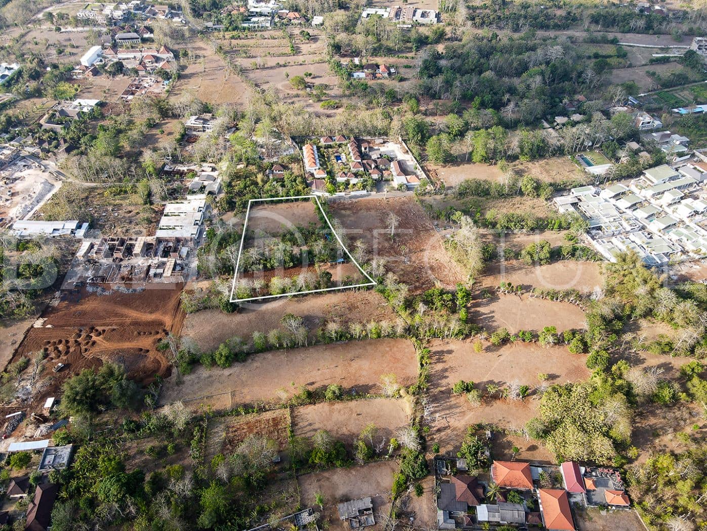 4000m2 Land in villa area central bingin 4