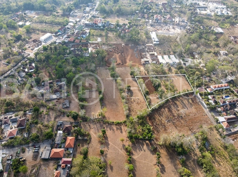 4000m2 Land in villa area central bingin 2