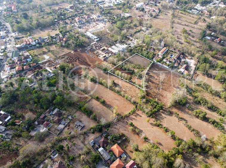 4000m2 Land in villa area central bingin 3