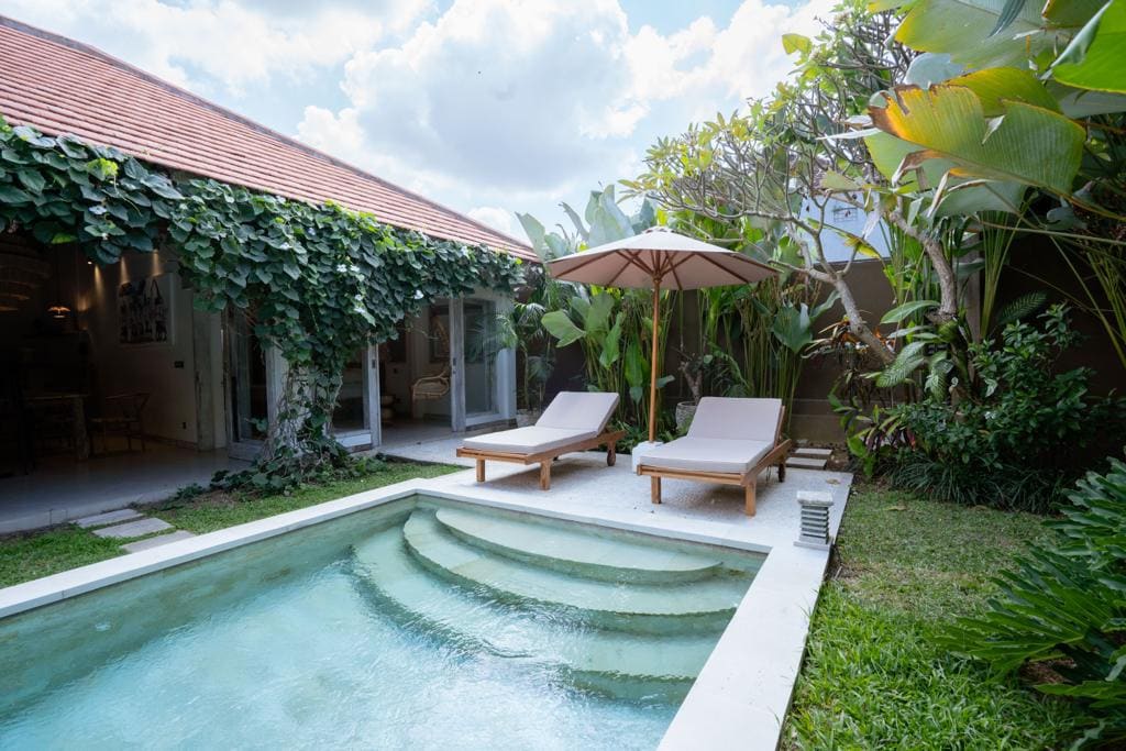 2 Bedrooms Villas tropical Design In Prime Area Berawa 12
