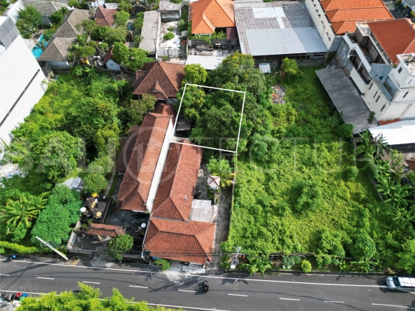 Strategic Gem: 300m2 Prime Land in Kerobokan 2
