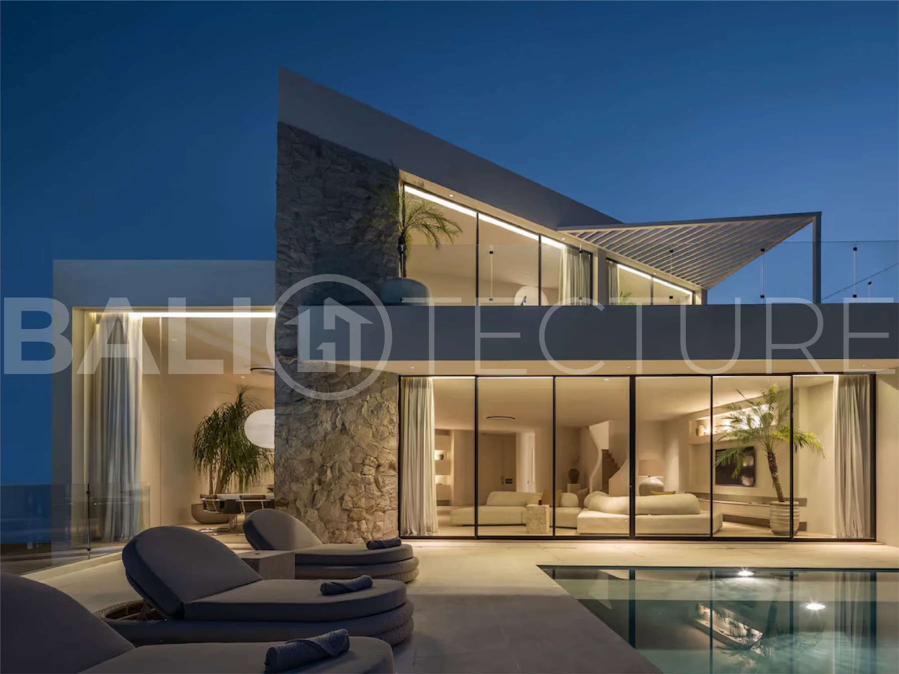 4-Bedroom Villa with Stunning Sea Views Near Cemongkak Beach 1