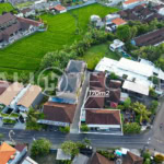 "A 170m² plot on the main street of Babakan Canggu, once a restaurant, is perfect for new businesses or villas. It's 10 minutes from Batu Bolong Beach and surrounded by guest houses."