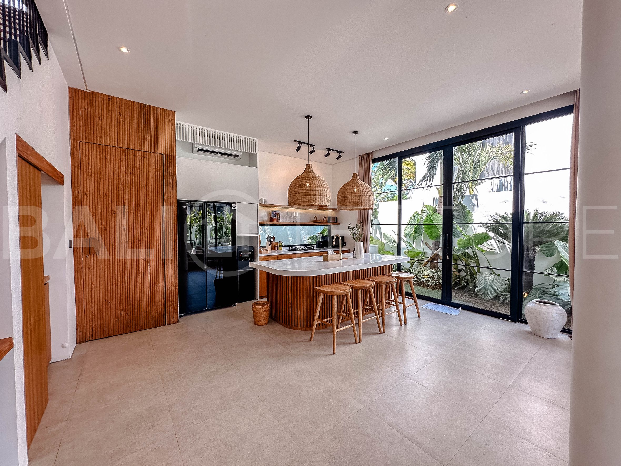 Modern Tropical 2 Bedroom Stunning Villa in Pererenan 9
