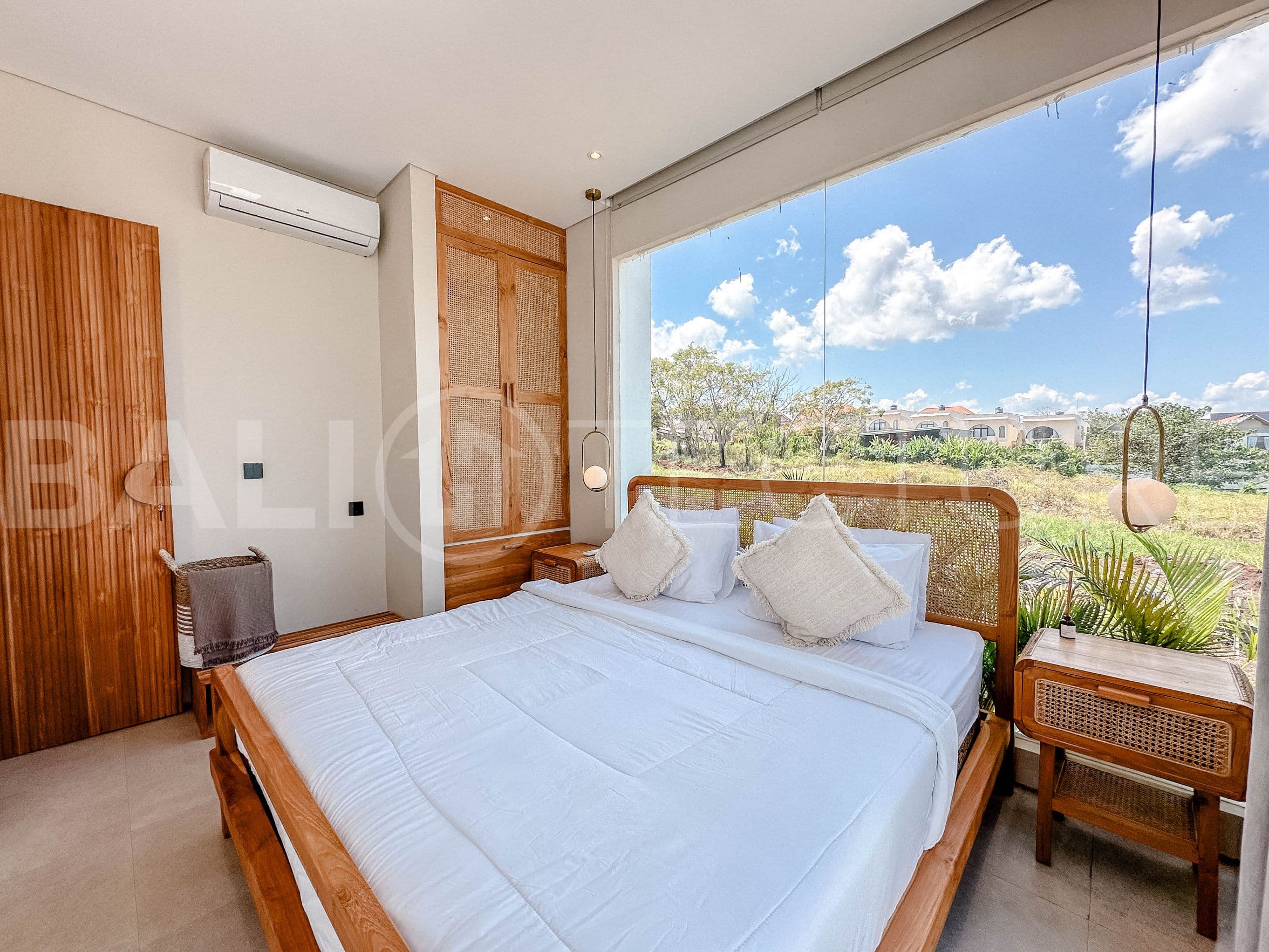 Modern Tropical 2 Bedroom Stunning Villa in Pererenan 13
