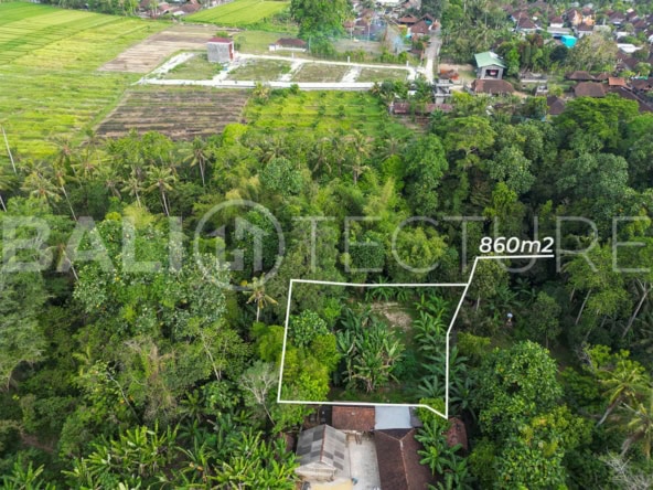 "860m² leasehold land in Pejaten, Tabanan, Bali, with peaceful riverfront setting.