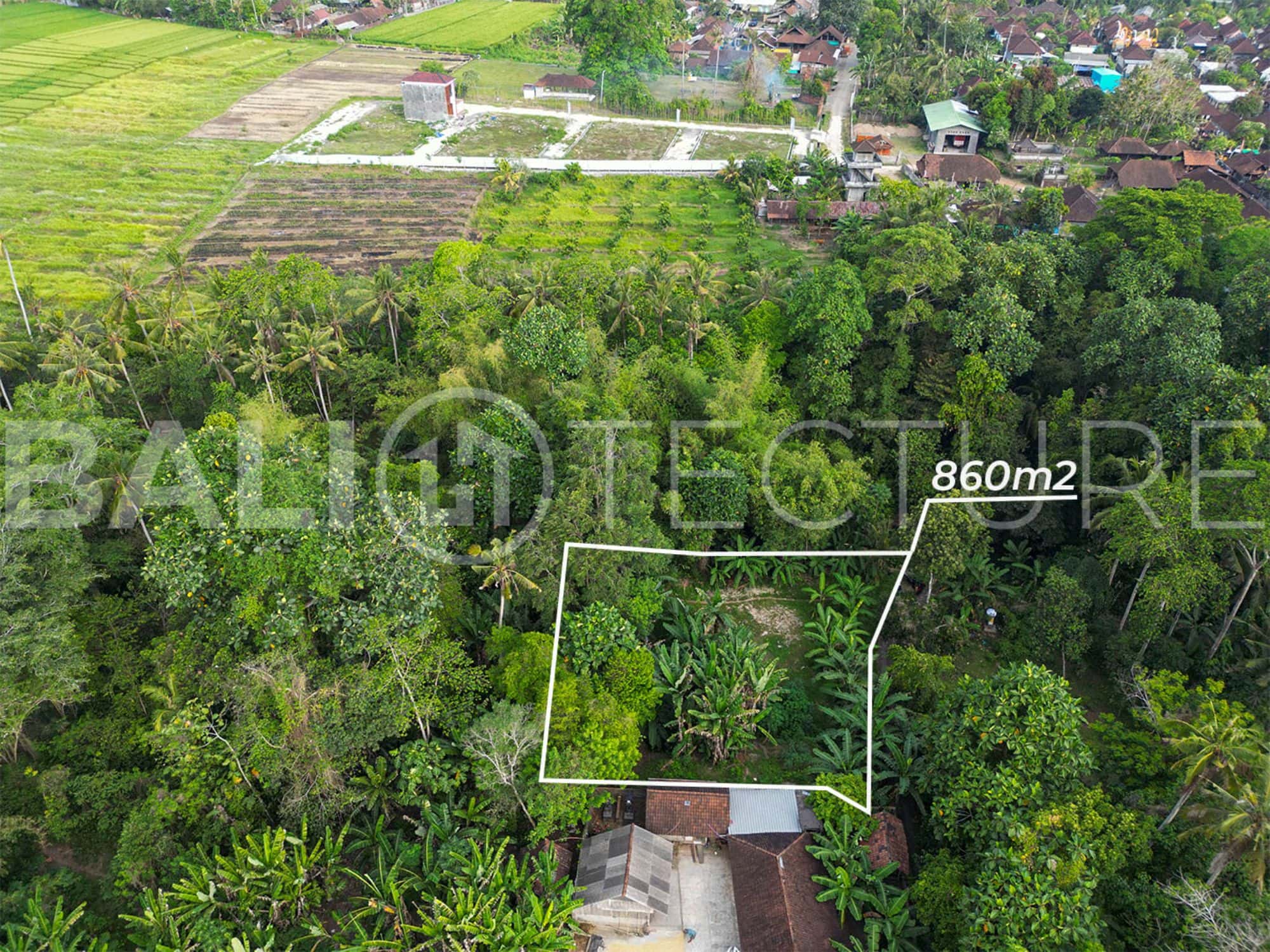 "860m² leasehold land in Pejaten, Tabanan, Bali, with peaceful riverfront setting.