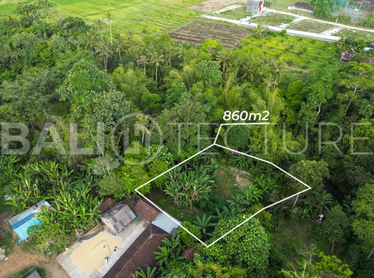 "860m² leasehold land in Pejaten, Tabanan, Bali, with peaceful riverfront setting.