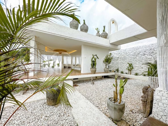 Luxurious 3 Bedroom Villa in Ungasan with Ocean Views 3