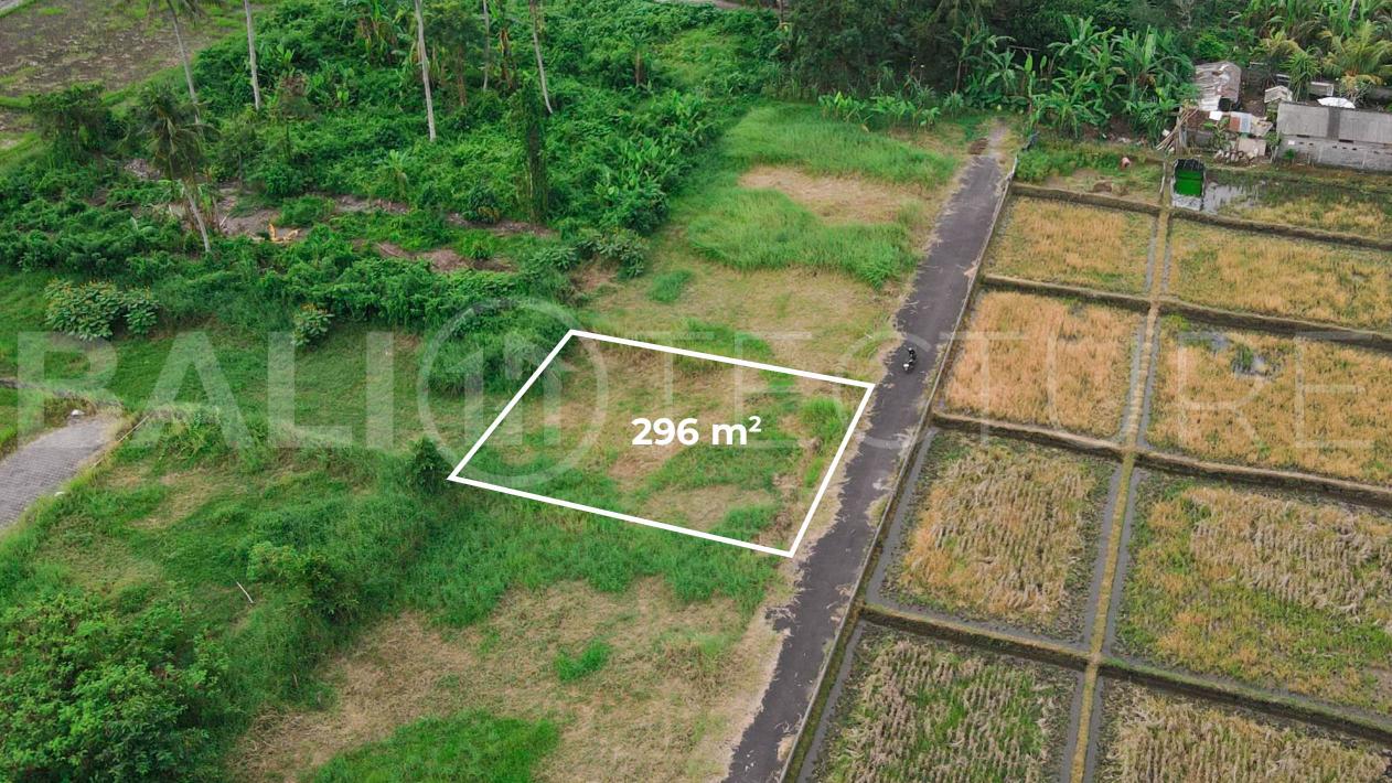 300m2 of Land For Sale in Kedungu with Ricefield Views1