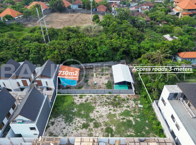 "Spacious leasehold land in Sanur, surrounded by serene coastal beauty and vibrant hotspots."
