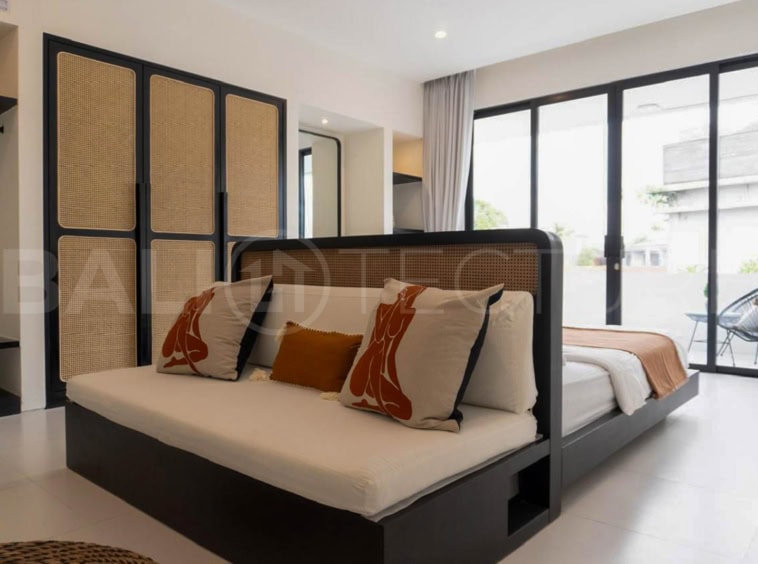 "Elegant 4-bedroom villa on a 500m² plot with ensuite bathrooms and stylish design."