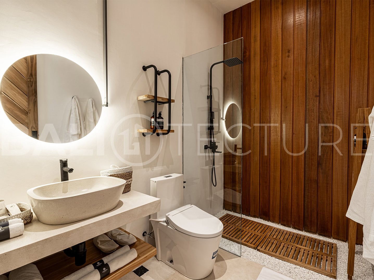 trategically located villa near Ubud’s top attractions, blending convenience and luxury.