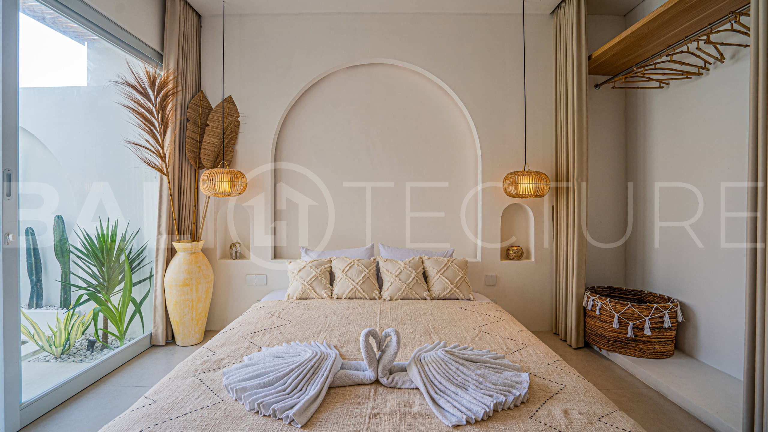Charming-Mediterranean-Villa-for-Sale-in-Pererenan-Bali-11