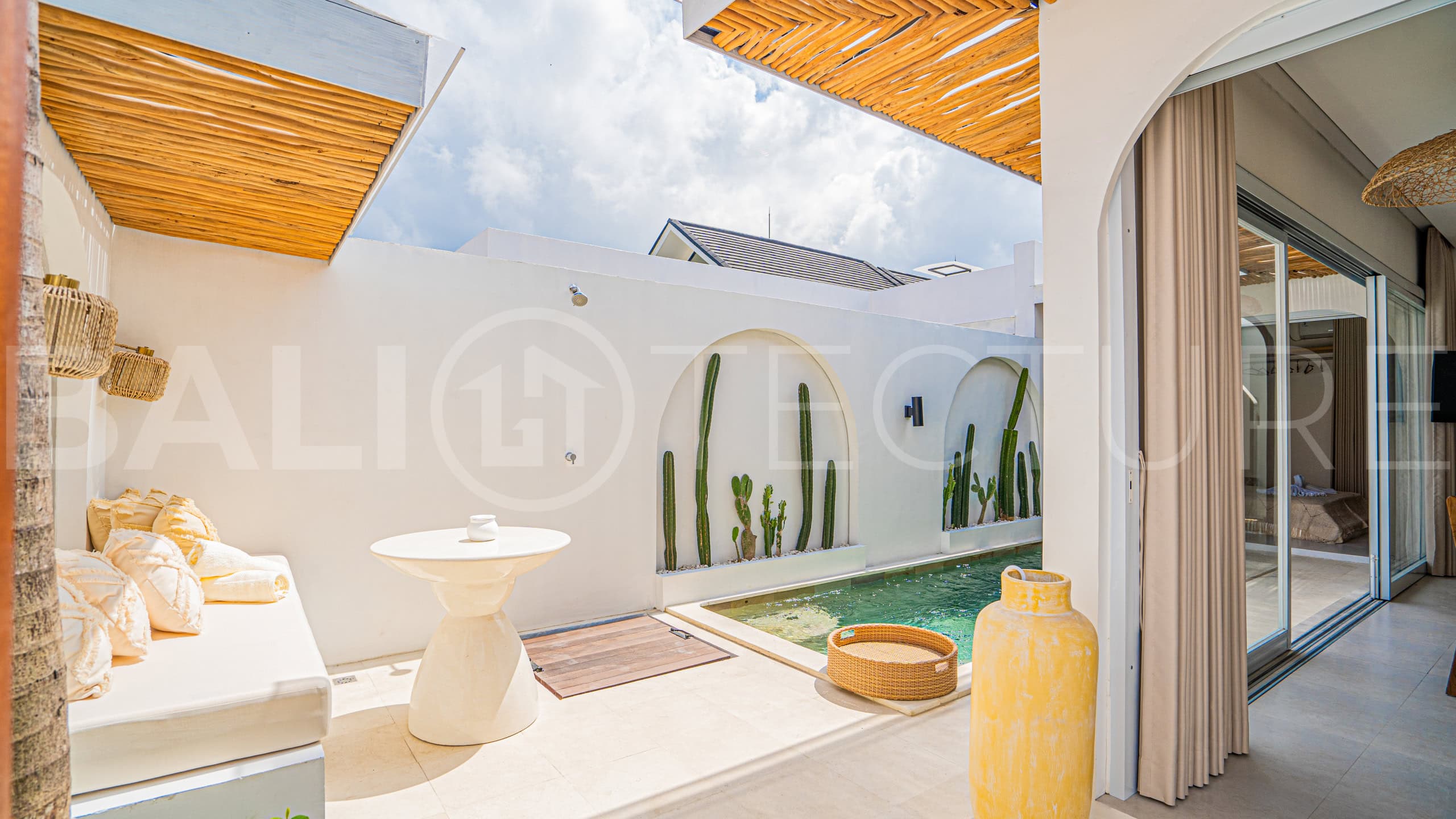 Charming-Mediterranean-Villa-for-Sale-in-Pererenan-Bali-14