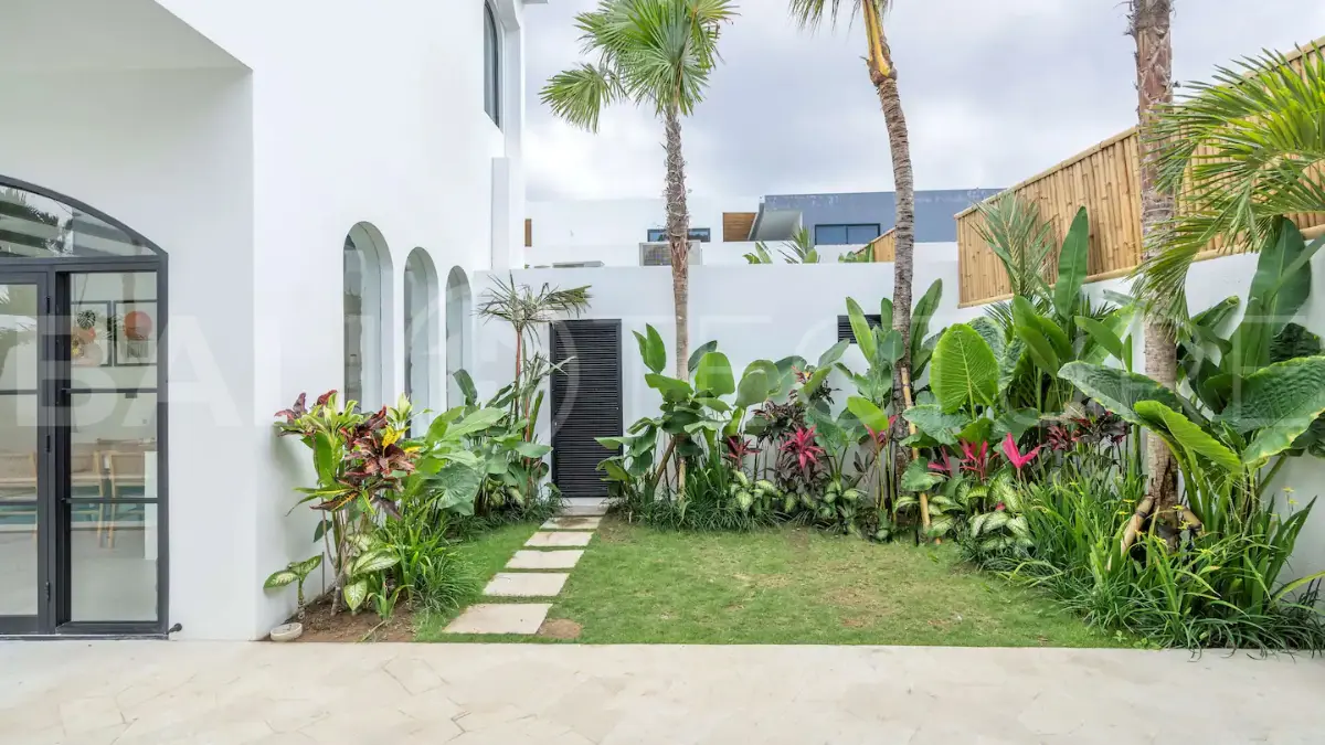 Mediterranean-2-Bedroom-Villa-for-Sale-near-Bingin-Beach-11