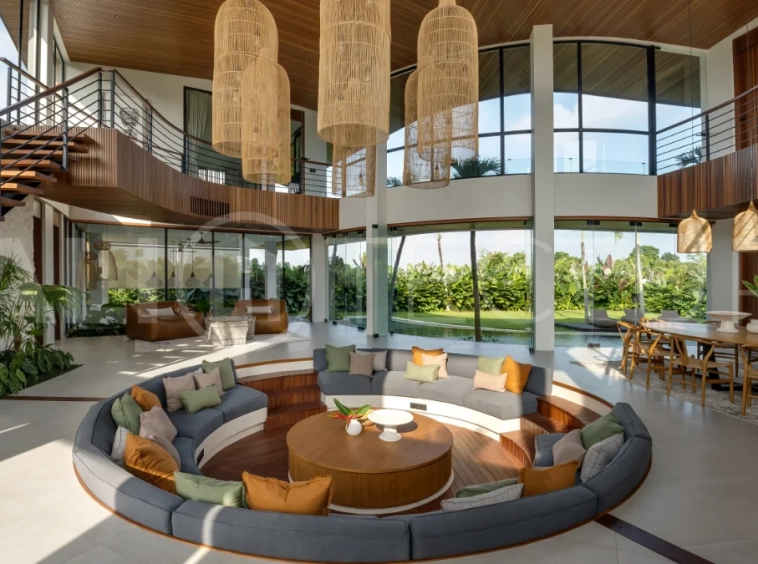 Tropical-Grand-Villa-for-Sale-in-Tumbak-Bayuh-Bali-1