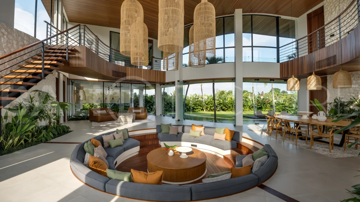 Tropical-Grand-Villa-for-Sale-in-Tumbak-Bayuh-Bali-1