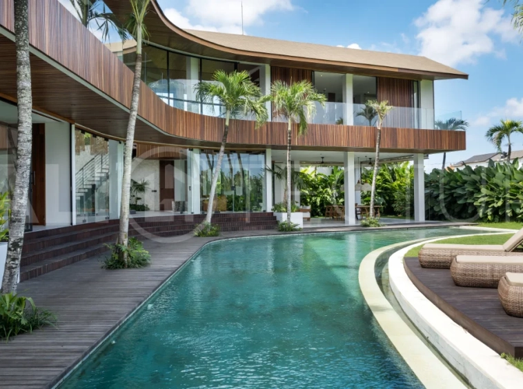 Tropical-Grand-Villa-for-Sale-in-Tumbak-Bayuh-Bali-12