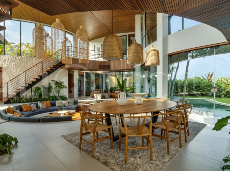 Tropical-Grand-Villa-for-Sale-in-Tumbak-Bayuh-Bali-2