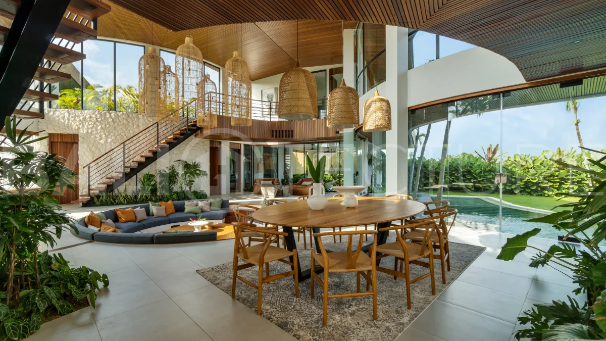 Tropical-Grand-Villa-for-Sale-in-Tumbak-Bayuh-Bali-2