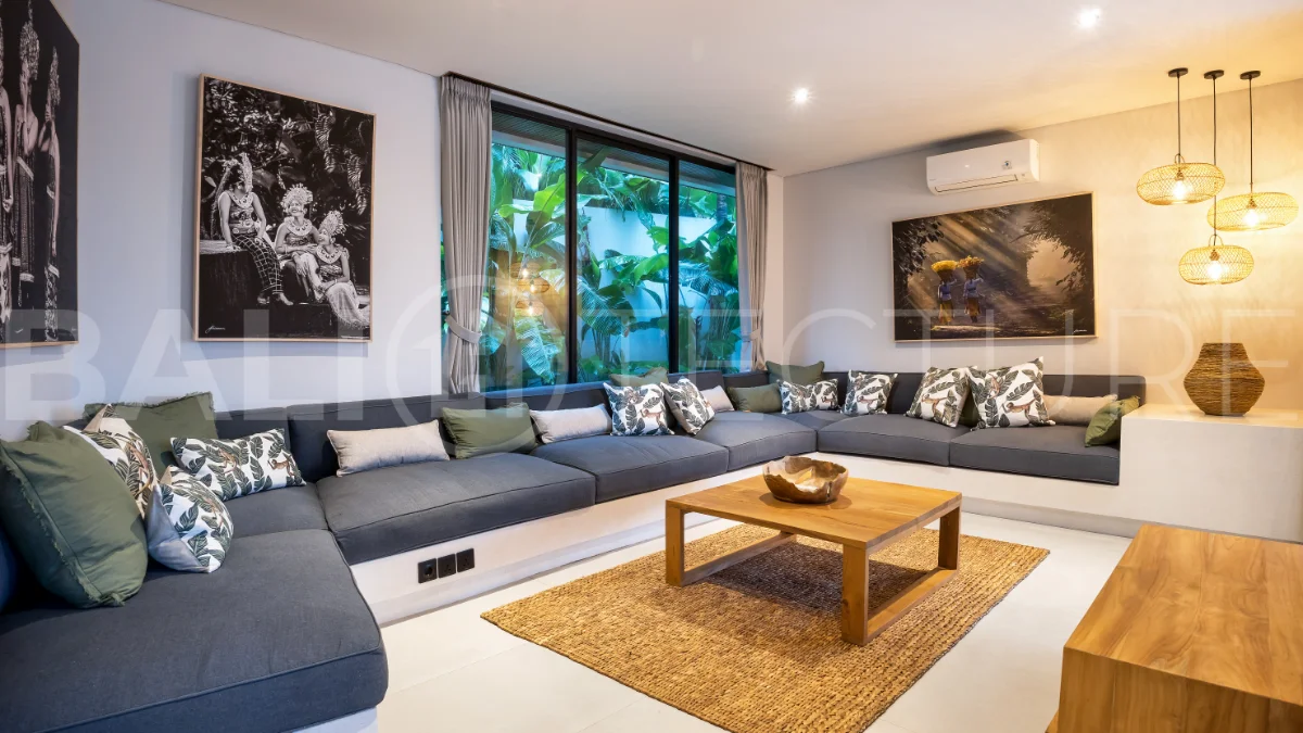 Tropical-Grand-Villa-for-Sale-in-Tumbak-Bayuh-Bali-20