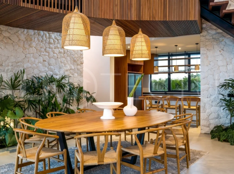 Tropical-Grand-Villa-for-Sale-in-Tumbak-Bayuh-Bali-29