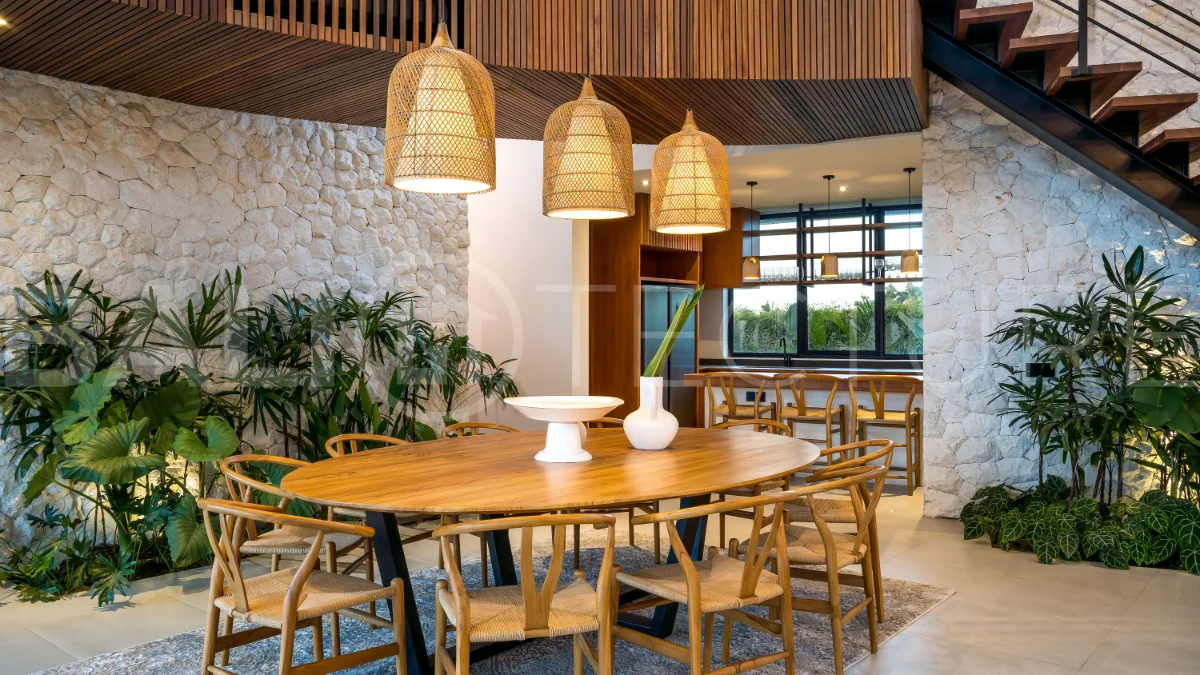 Tropical-Grand-Villa-for-Sale-in-Tumbak-Bayuh-Bali-29