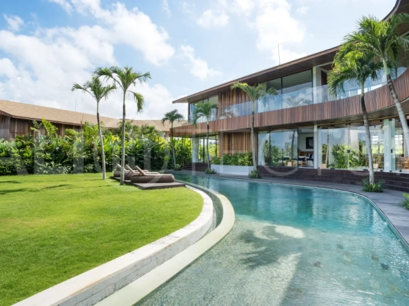 Tropical-Grand-Villa-for-Sale-in-Tumbak-Bayuh-Bali-4
