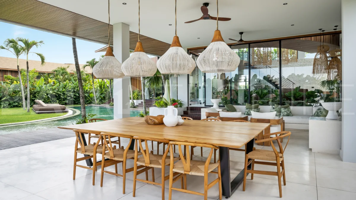 Tropical-Grand-Villa-for-Sale-in-Tumbak-Bayuh-Bali-5