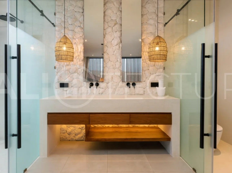 Tropical-Grand-Villa-for-Sale-in-Tumbak-Bayuh-Bali-51