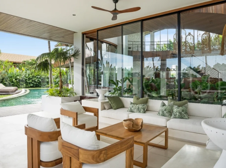 Tropical-Grand-Villa-for-Sale-in-Tumbak-Bayuh-Bali-6