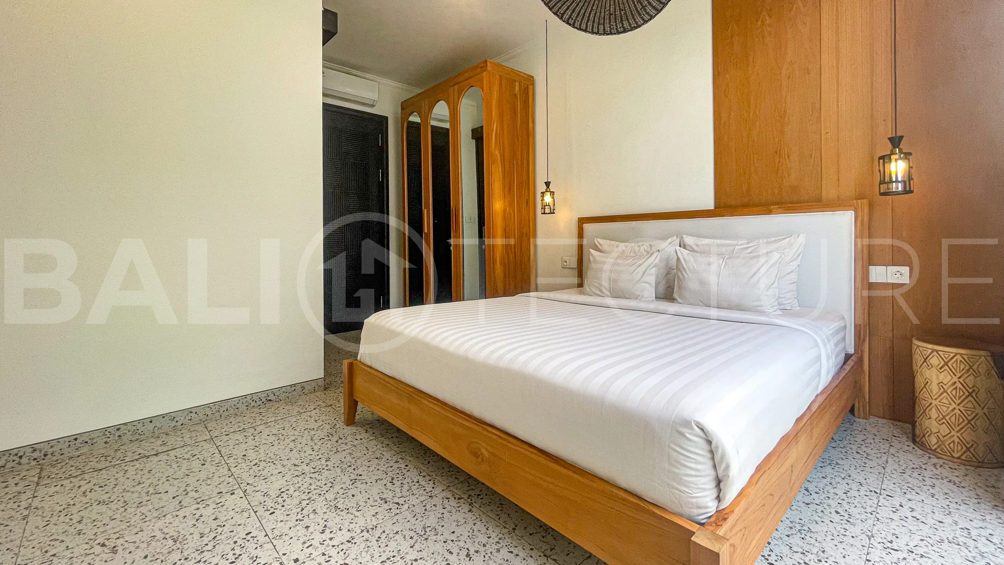 Charming-2-Bedroom-Villa-for-Sale-near-Berawa-Beach-17