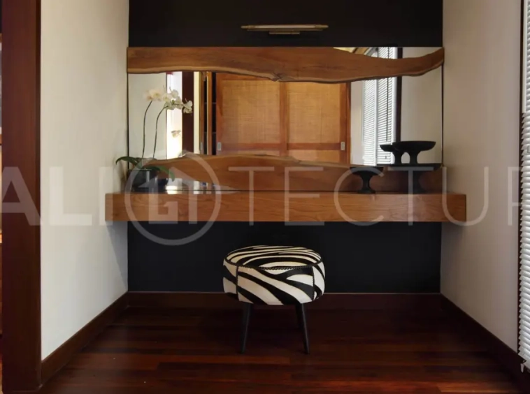 Charming 1-Bedroom Balinese Villa with Large Garden in Seminyak for Sale9