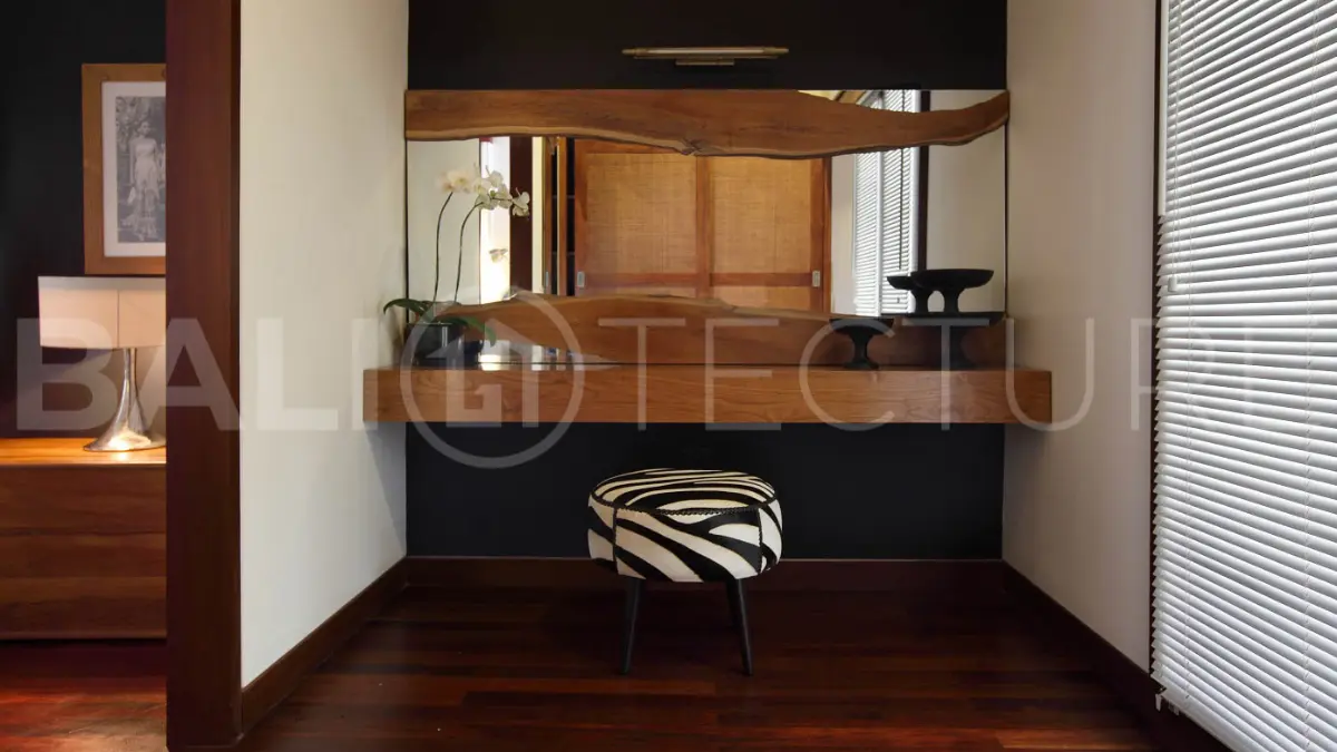 Charming 1-Bedroom Balinese Villa with Large Garden in Seminyak for Sale9