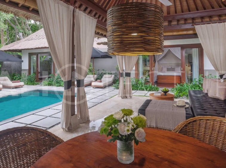 Modern Balinese Villa with Open Design and Big Pool in Seminyak for Sale