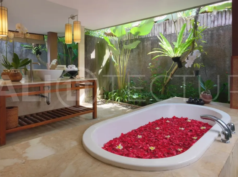 Charming 1-Bedroom Balinese Villa with Large Garden in Seminyak for Sale1