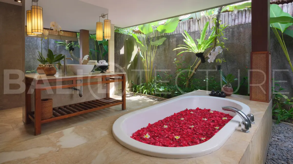 Charming 1-Bedroom Balinese Villa with Large Garden in Seminyak for Sale1