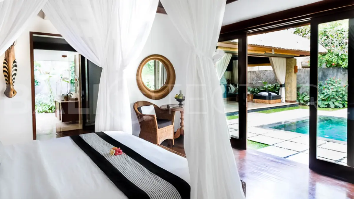 Charming 1-Bedroom Balinese Villa with Large Garden in Seminyak for Sale6