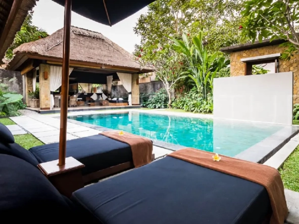 Charming 1-Bedroom Balinese Villa with Large Garden in Seminyak for Sale8